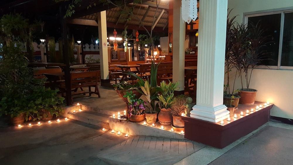 Safe House Court Hotel Chiang Mai Exterior foto