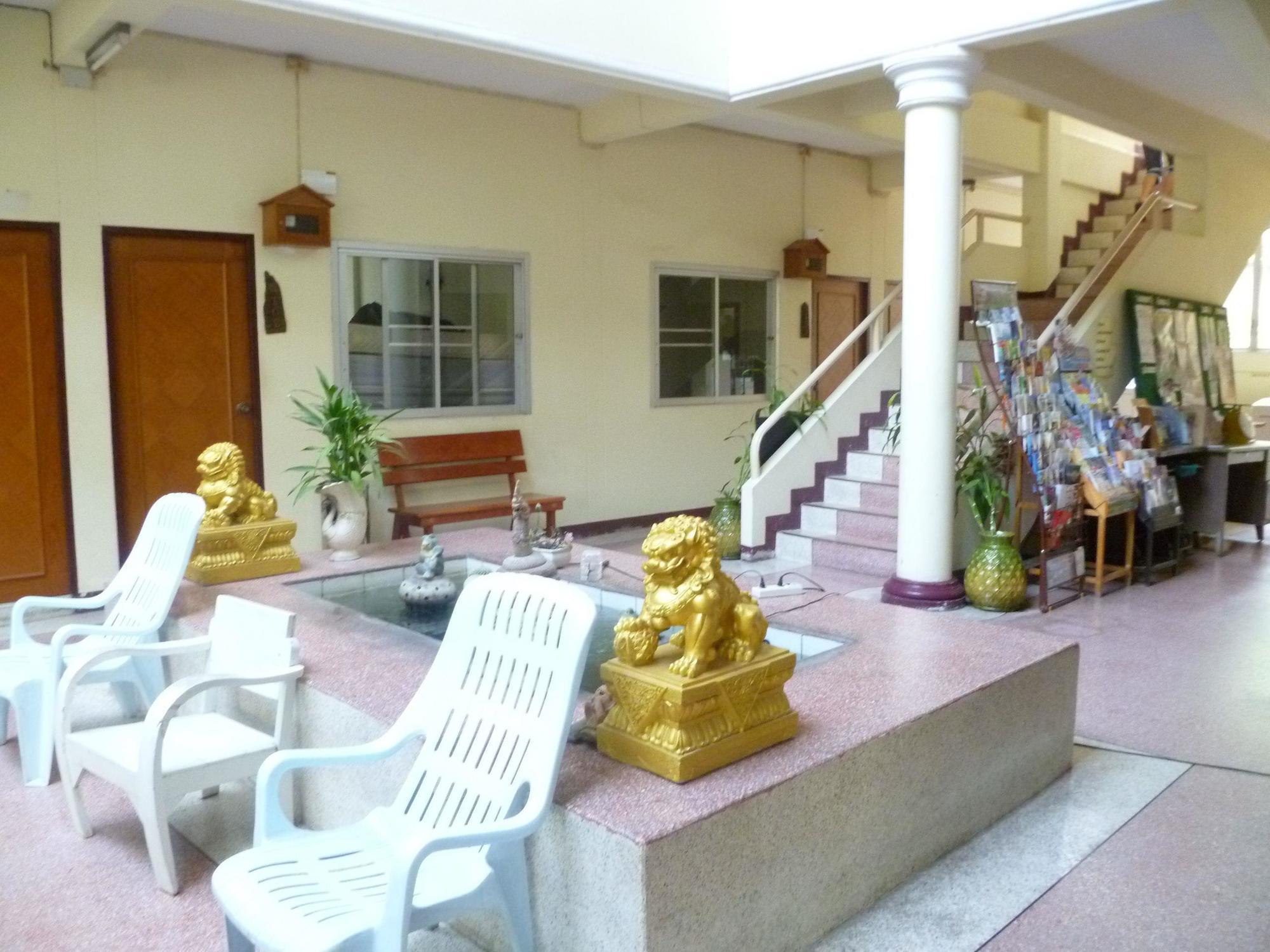 Safe House Court Hotel Chiang Mai Exterior foto