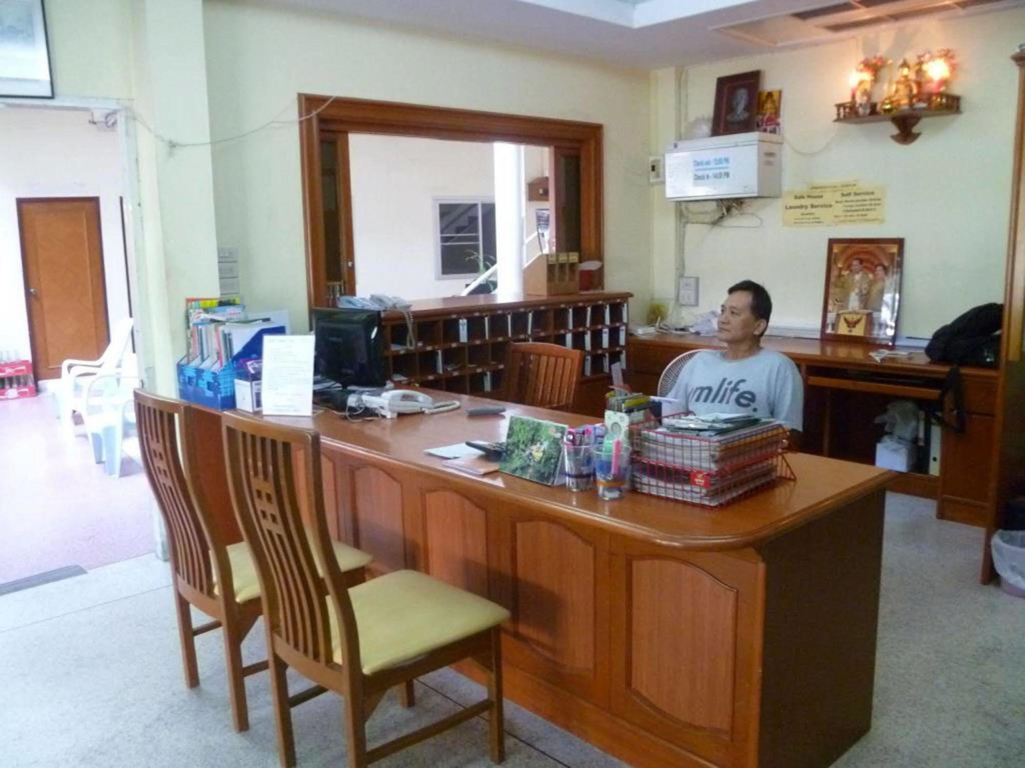Safe House Court Hotel Chiang Mai Exterior foto